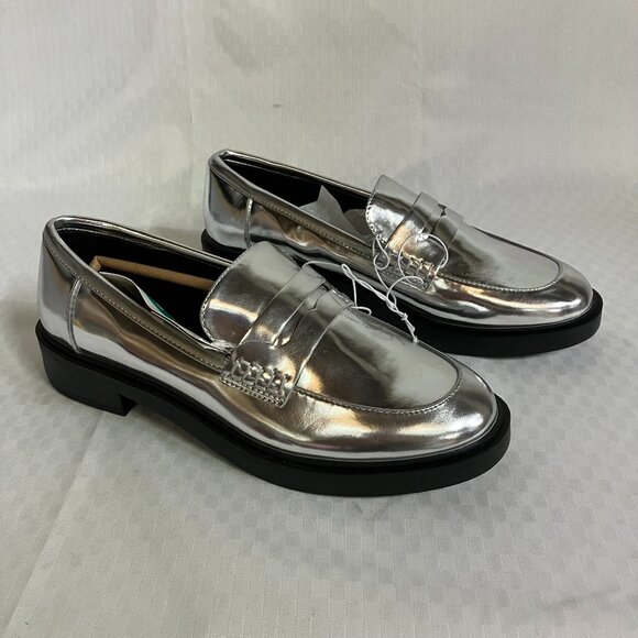 a new day Shoes - NWT A New Day Women 8 Silver Faux Leather Slip On Round Toe Memory Foam Loafers